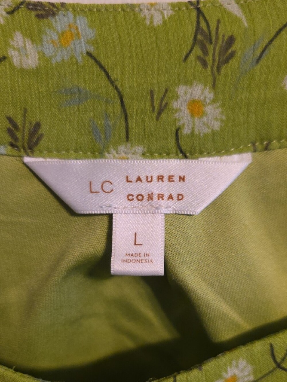 LC Lauren Conrad green ditsy floral blouse - Picture 2 of 8
